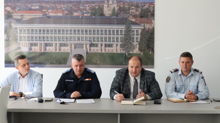 ALERTĂ ÎN SĂLAJ: Numărul urșilor crește,prefectul județului Sălaj, Cristian Claudiu Bîrsan, a convocat astăzi o ședință de lucru cu  instituțiile pentru intervenții rapide și protejarea populației